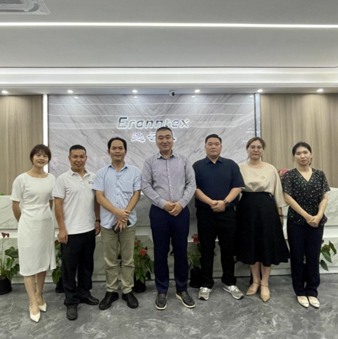 热烈欢迎韩国客户莅临叼嘿视频下载实地考察，共商合作大计！